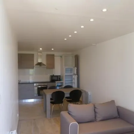Logement Au Calme Au Pied Des Jardins 19B *